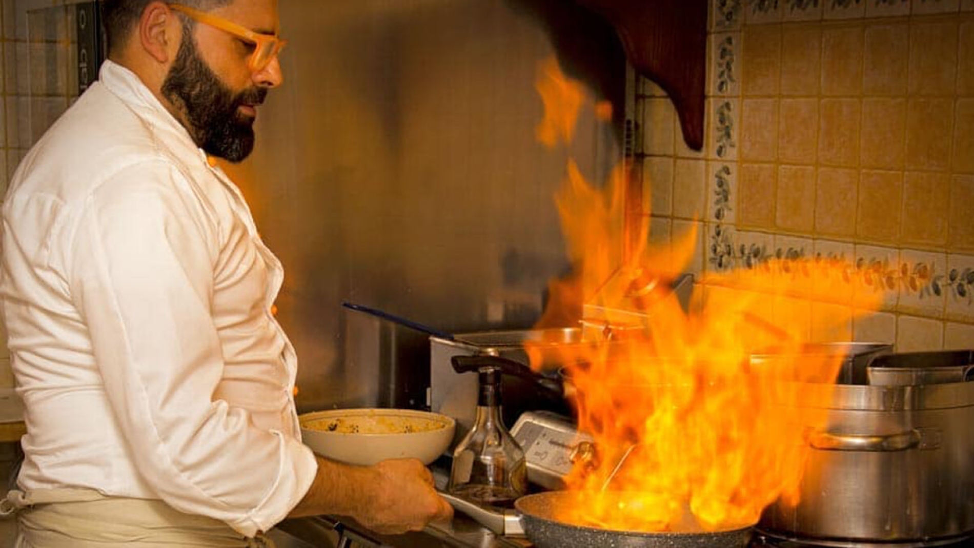 Nella vecchia cantina di un palazzo ad Alberobello c’è un ristorante dove si cucina solo al bancone | CiboToday