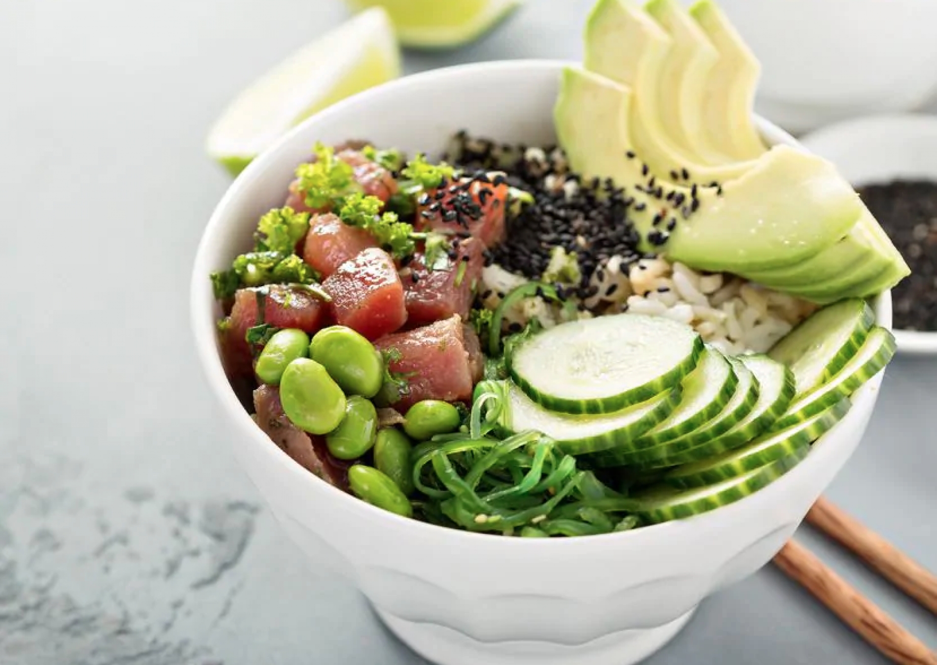 Sai cosa sono e come si fanno le famosissime Poke bowl?