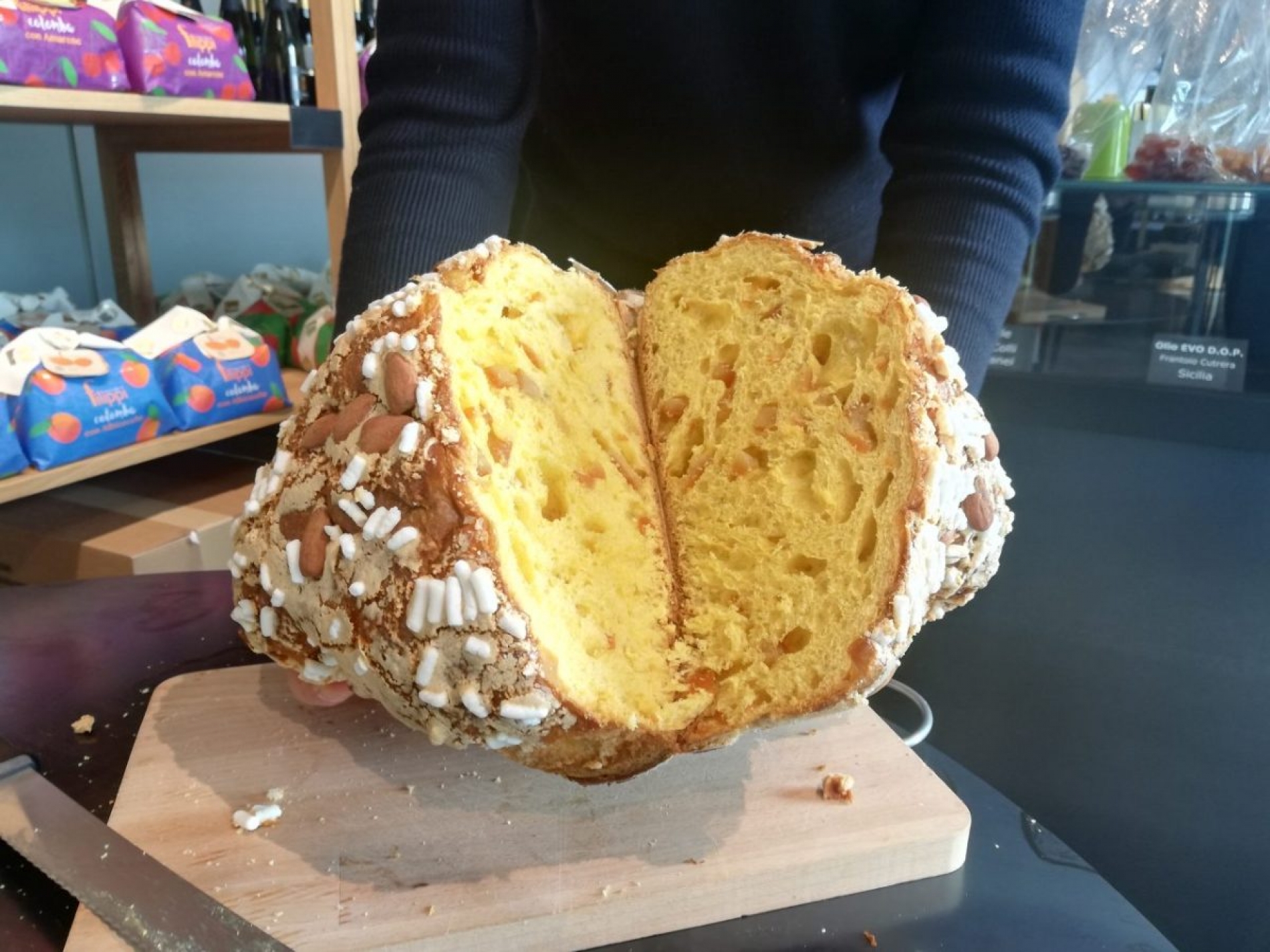 Come tagliare la colomba di Pasqua | Gastronomika