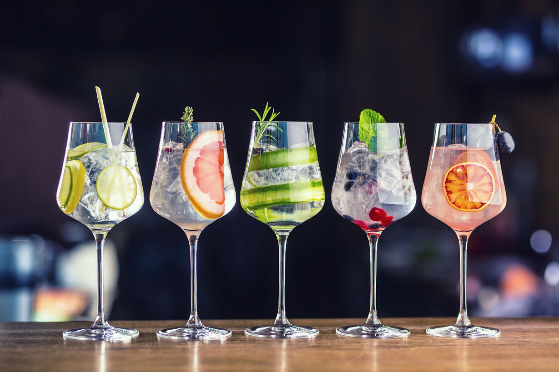 Gin, i 10 cocktail celebri fatti con questo distillato